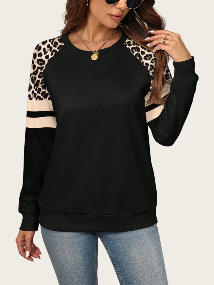 Amelia™ | Chic Leopard Patch Sweatshirt