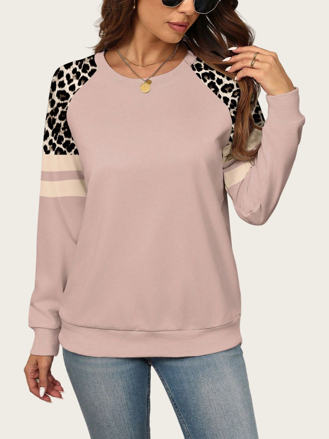 Amelia™ | Chic Leopard Patch Sweatshirt