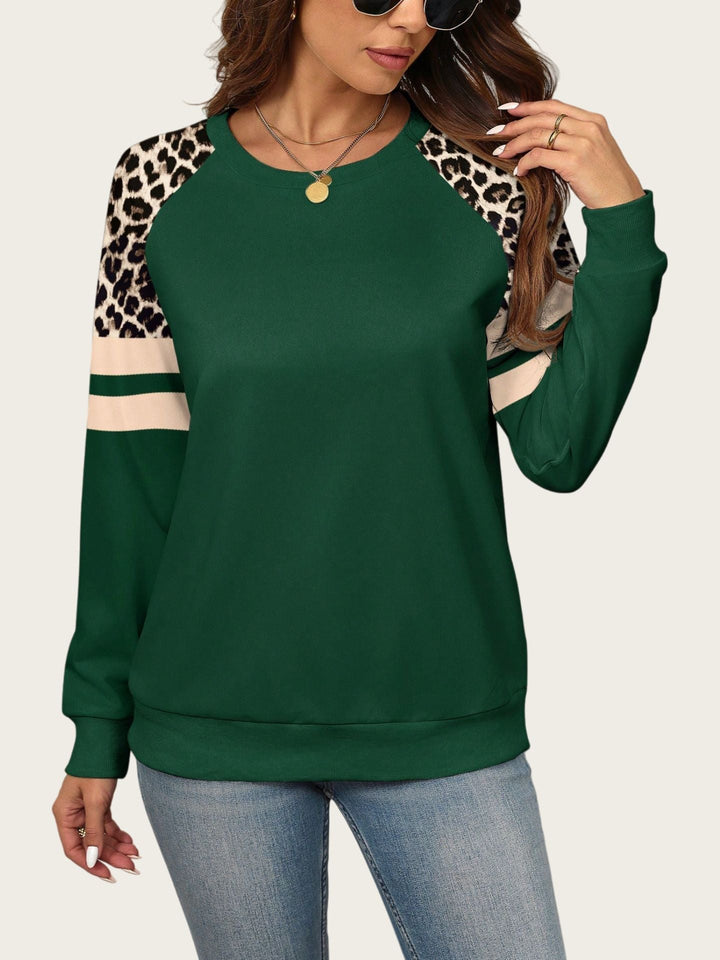 Amelia™ | Chic Leopard Patch Sweatshirt